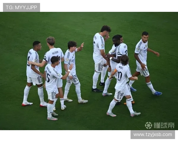 多特赛季后期状态下滑,球队表现波动对争冠形势产生影响 多特赛季后期状态下滑,球队表现波动对争冠形势产生影响